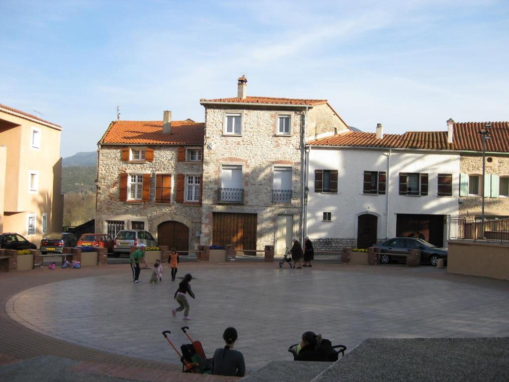 Appartement Centre Ville Du Boulou: Family Stay in City Center Le Boulou Exterior photo