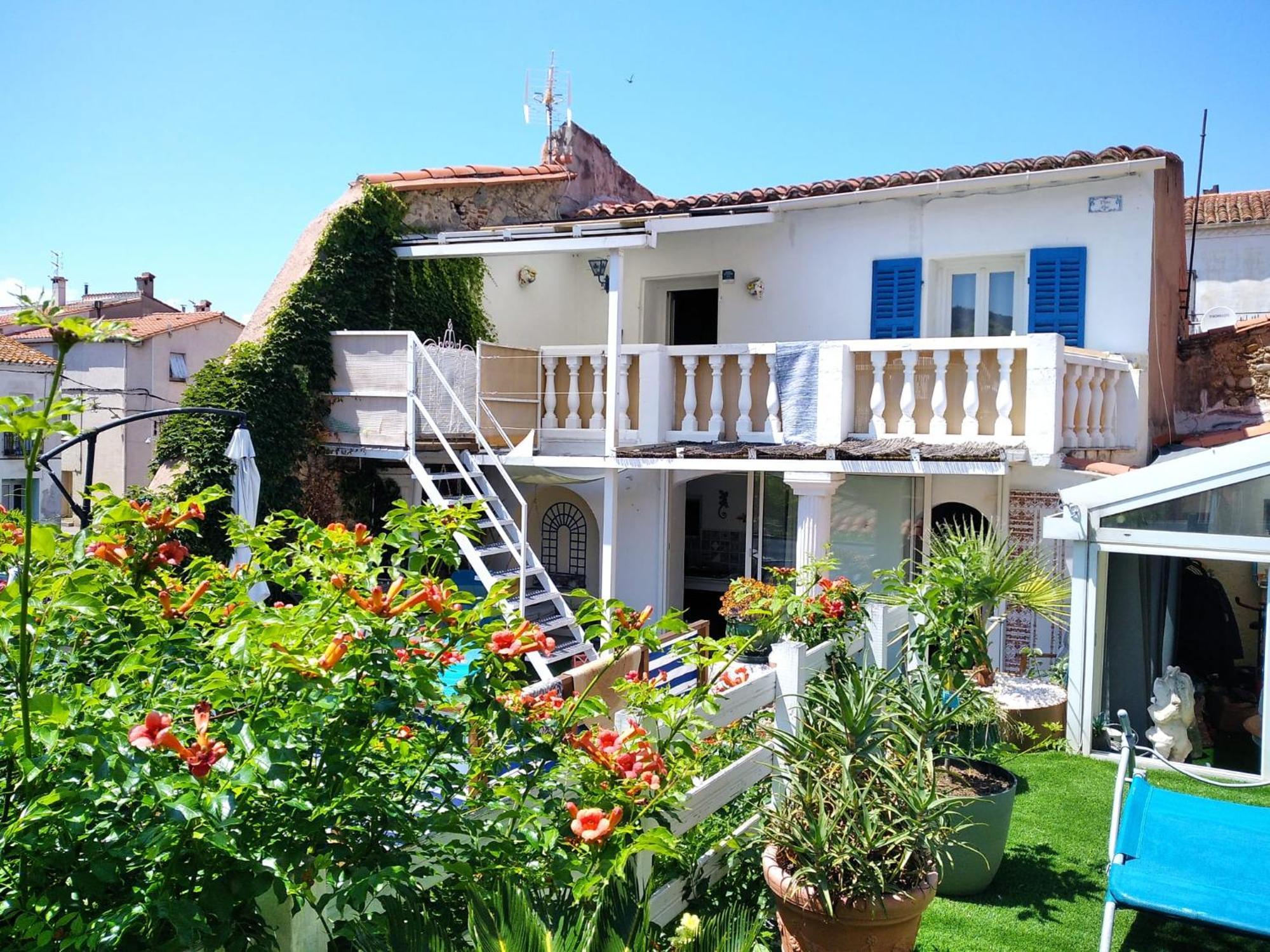 Appartement Centre Ville Du Boulou: Family Stay in City Center Le Boulou Exterior photo